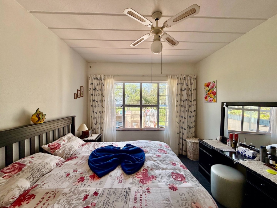 2 Bedroom Property for Sale in Caribbean Beach Club North West